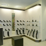 Торговое оборудование и полки для магазина обуви